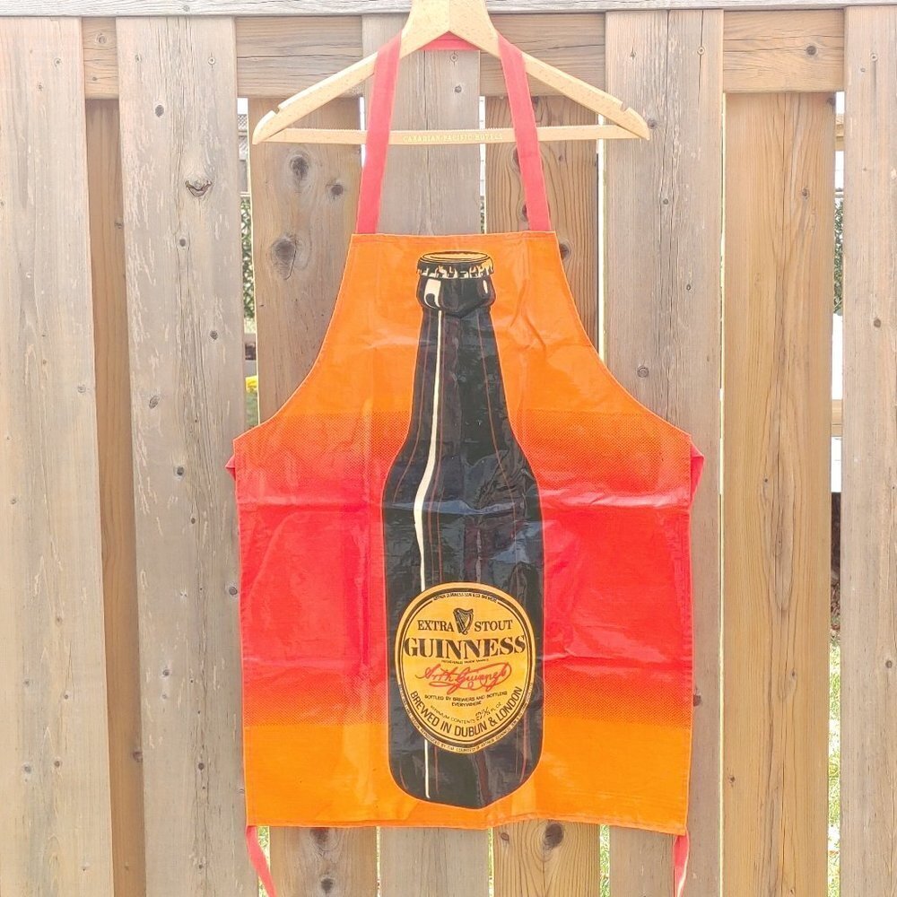 GUINNESS OFFICIALLY BRANDED BAR APRON Tie Back Unisex NWOT SARI Fabrics ENGLAND